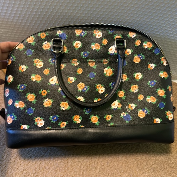 Coach Hand Bag authentic - Picture 4 of 9